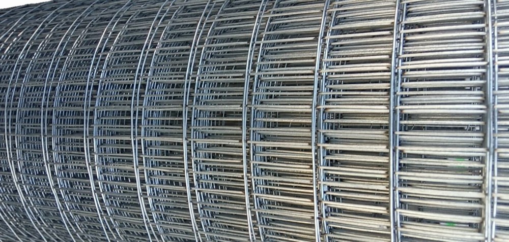 Сварная сетка в рулонне